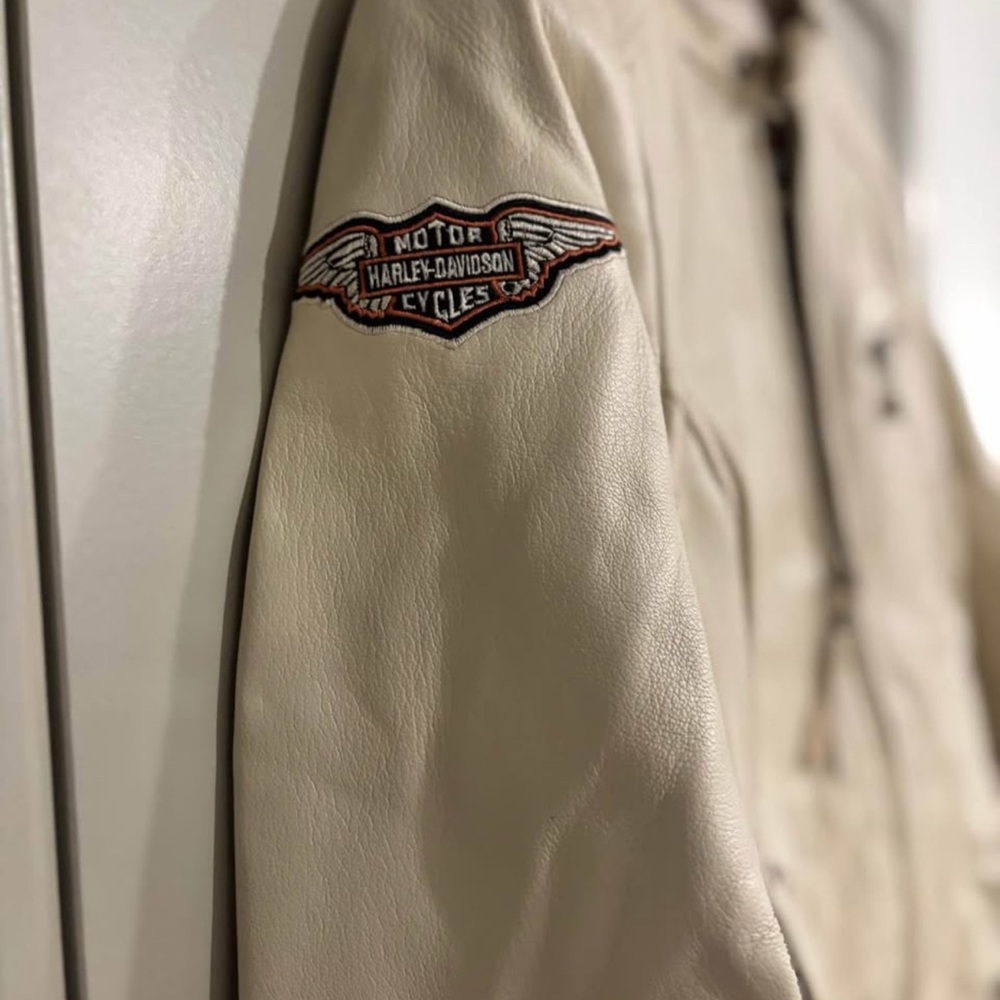 Harley-Davidson Women's Beige Leather Jacket with Eagle Design size medium - Picture 3 of 9